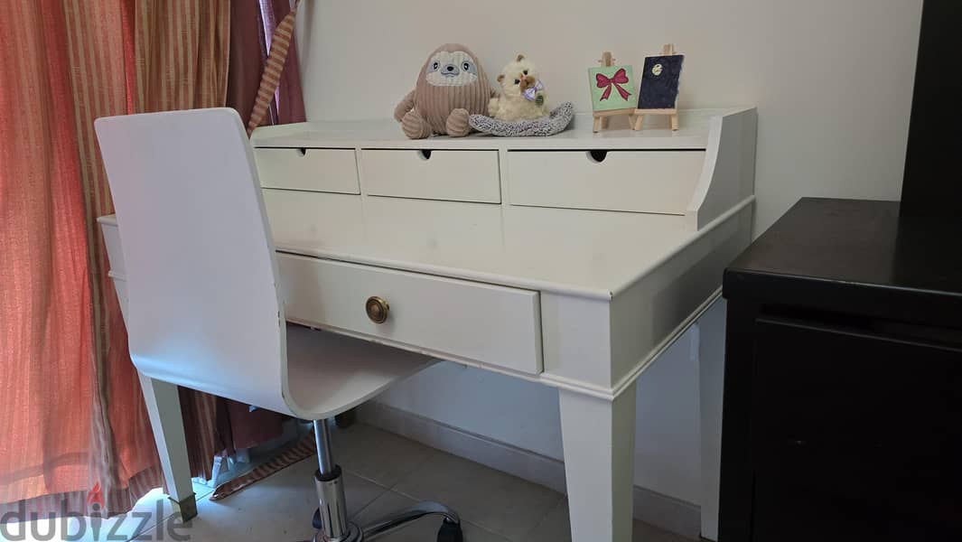 Office/ study desk 1