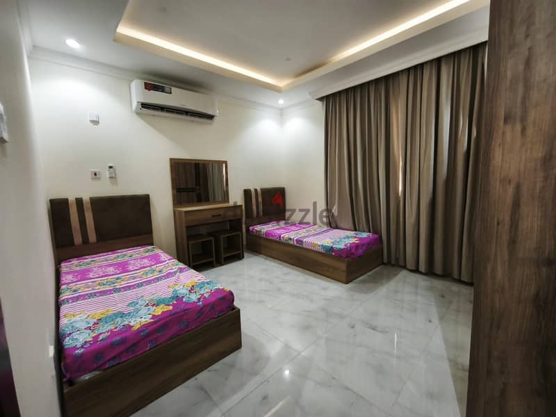 Spacious 2 BHK Fully Furnished Near Metro station 6