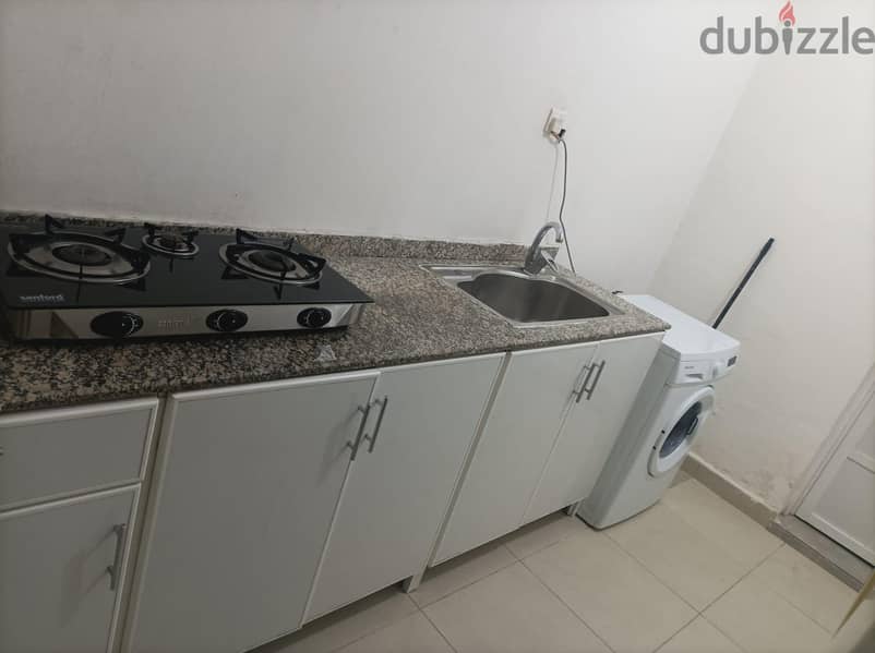 Bed Space available for Executive Bachelor near Metro Station 1