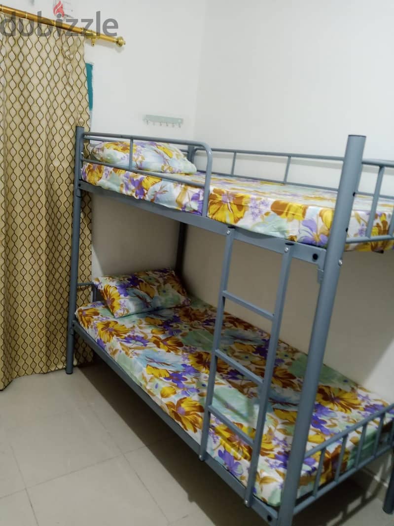 Bed Space available for Executive Bachelor near Metro Station 3