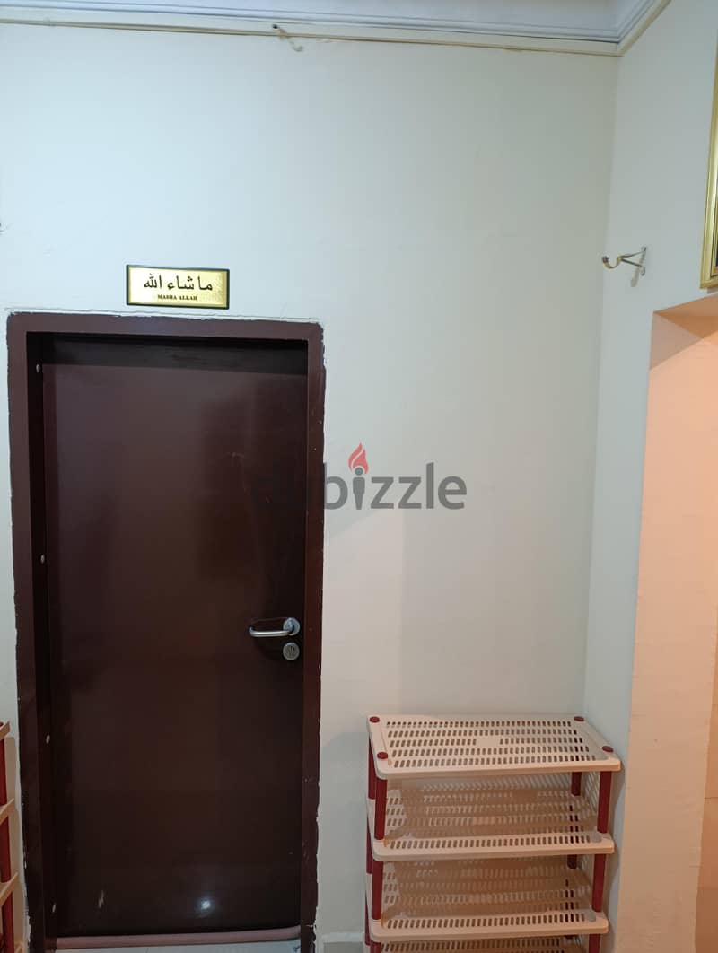 Bed Space available for Executive Bachelor near Metro Station 7