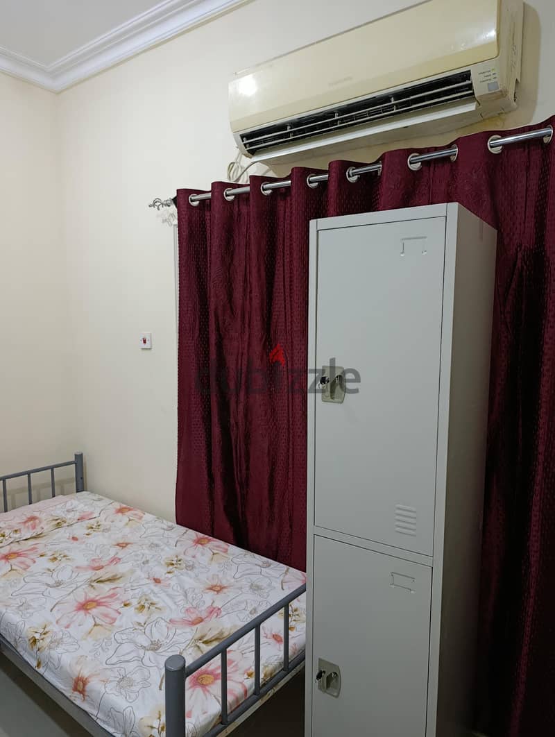 Bed Space available for Executive Bachelor near Metro Station 9