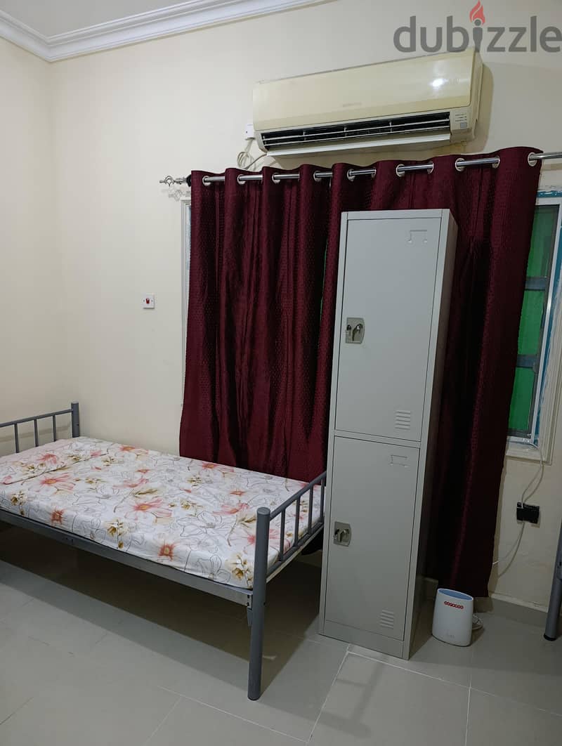 Bed Space available for Executive Bachelor near Metro Station 10