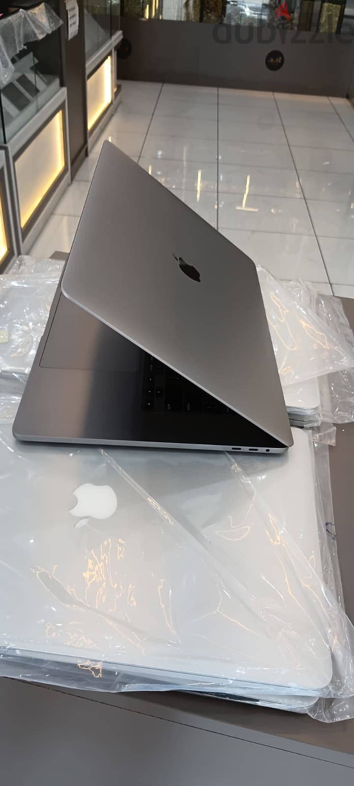 Apple MacBook Pro Core i7, 16GB RAM, 512GB SSD, 16 inch touchbar 1