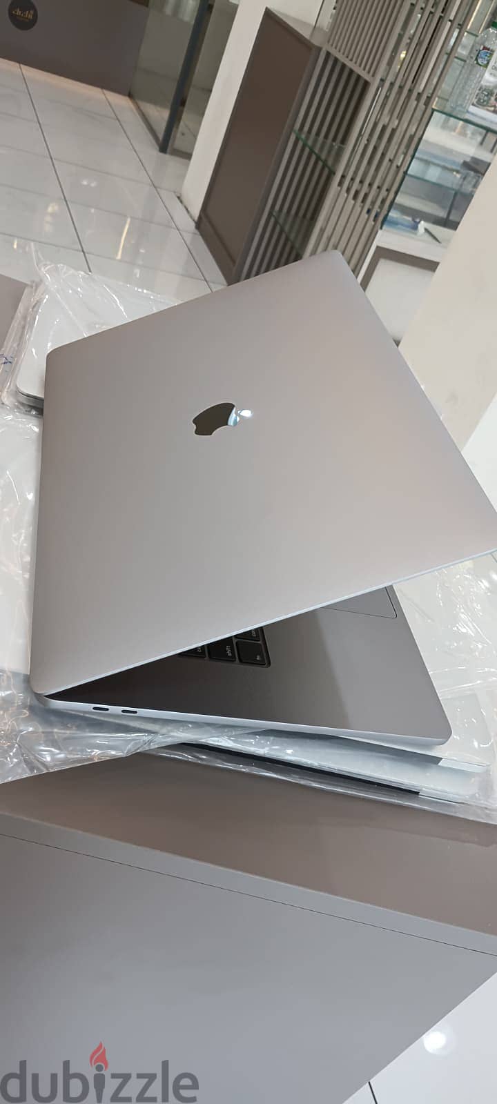 Apple MacBook Pro Core i7, 16GB RAM, 512GB SSD, 16 inch touchbar 2