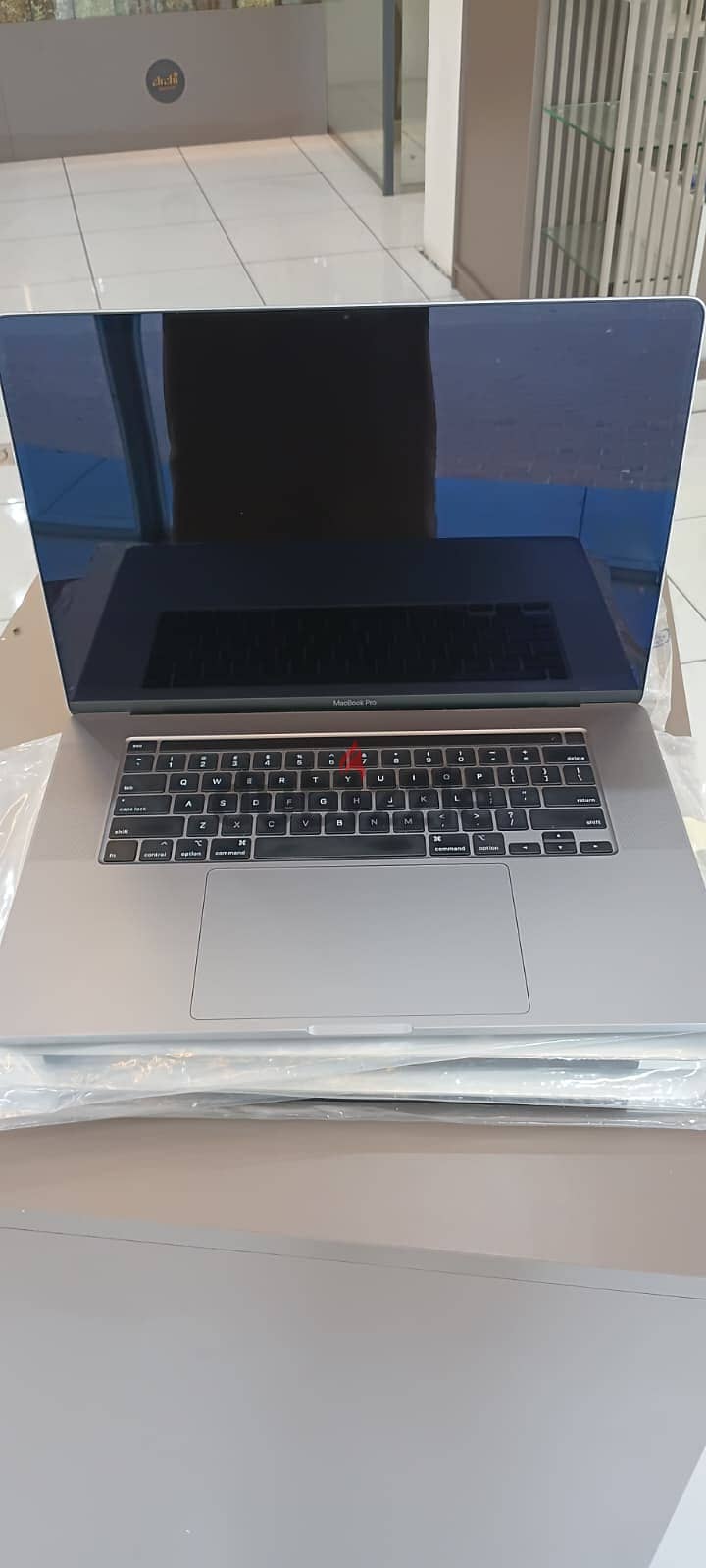 Apple MacBook Pro Core i7, 16GB RAM, 512GB SSD, 16 inch touchbar 4