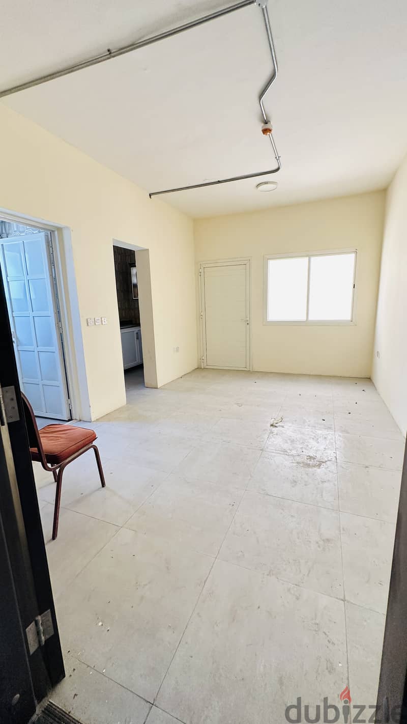 700 Workshop with 12 Room For Rent 4