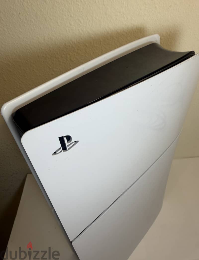 Sony PlayStation 5 Digital Edition Console 825GB White w Controller an 2
