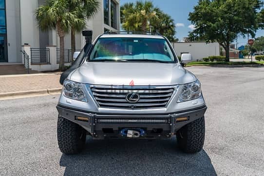 Lexus LX 570 2010 1