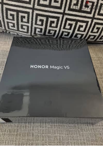 HONOR Magic V5