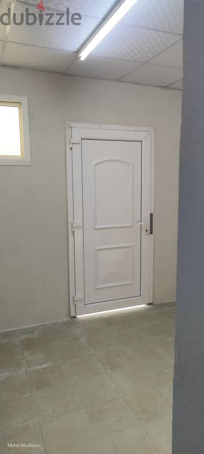 a room and a small hallway for rent