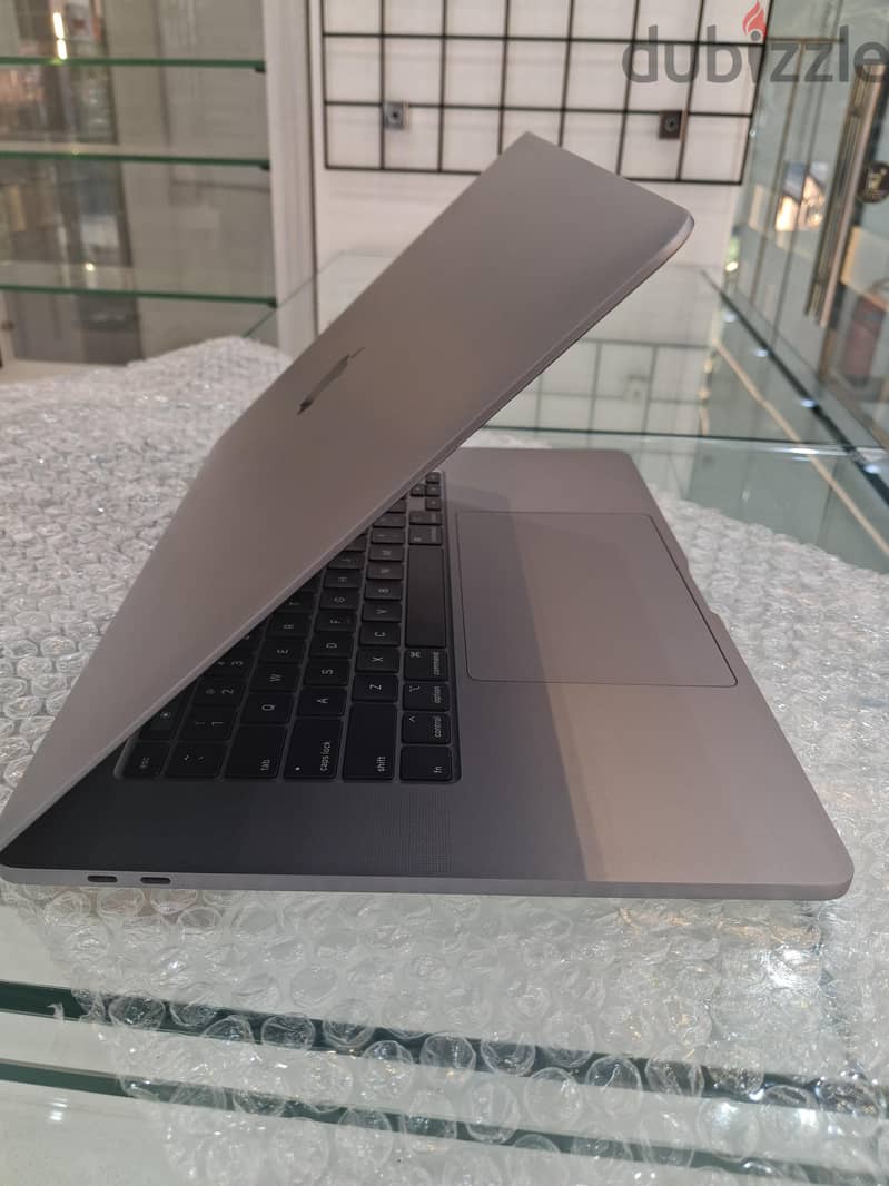 Apple macbook pro 2019 Touch bar 3