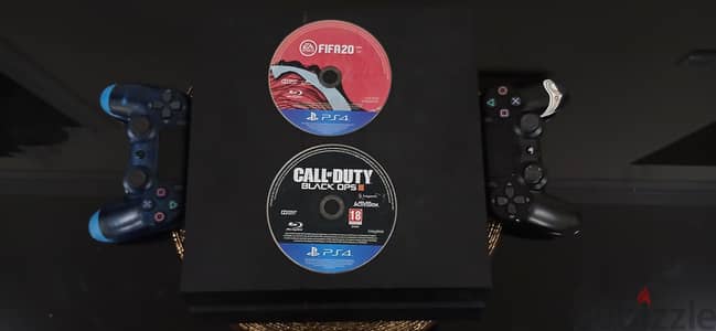 Perfect 1TB PS4 with 2 controllers,FIFA 20 and Call of duty