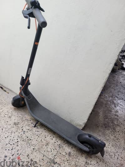 Electric scooter 25 speed ninebot with box and charger