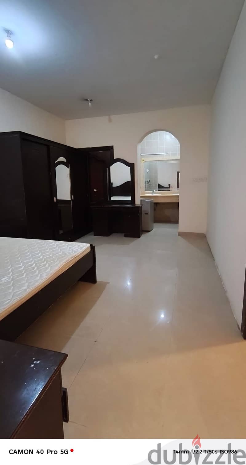 1bhk available lulu back from nov 1 1