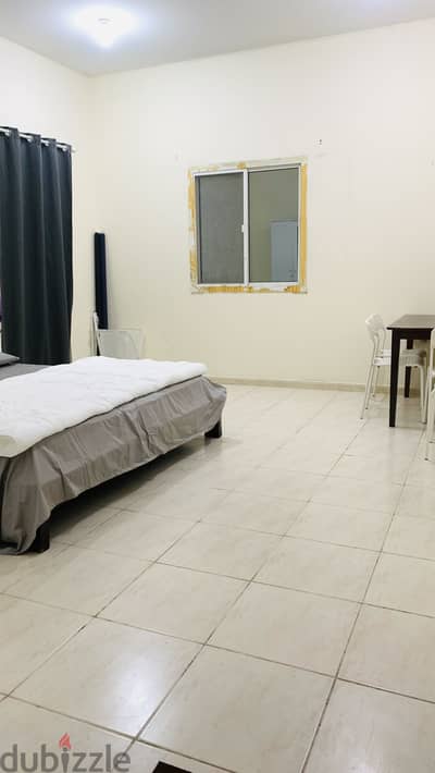 Furnished studio room family, immediate occupancy available