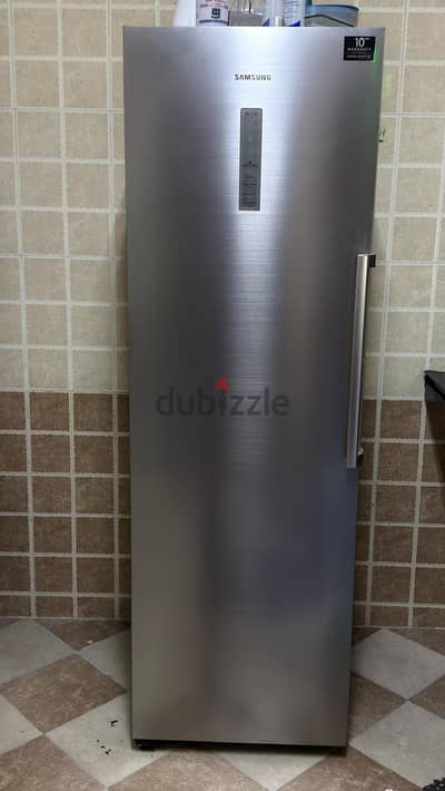 Used SAMSUNG | 330L Upright Freezer )(QAR 1,350)