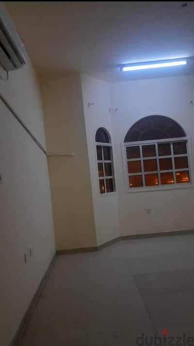 2 bedroom 1 bathroom 1 kitchen 1 hallg