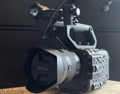 Sony FX6 Camera Kit, includes Handles & Sony G 24-105 f4 Lens- BRAND N