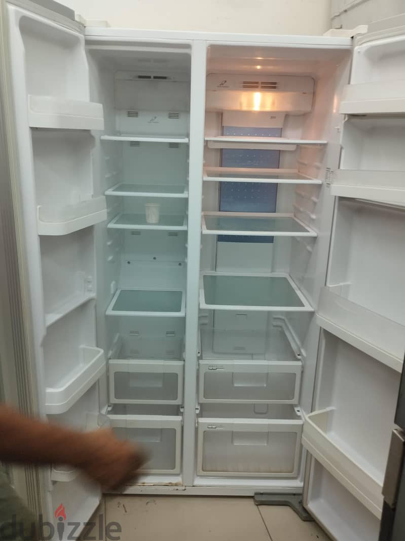 Hitachi Fridge Clean condition look good work properly 3