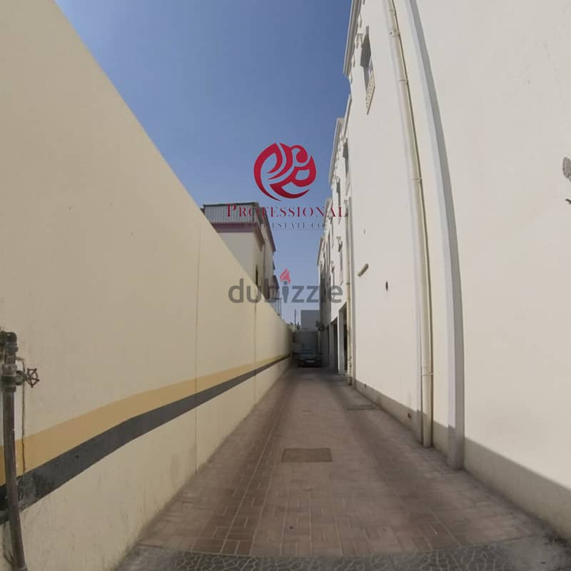 Unfurnished 3 BHK Flat in Al Gharaffa for Family ONLY 5
