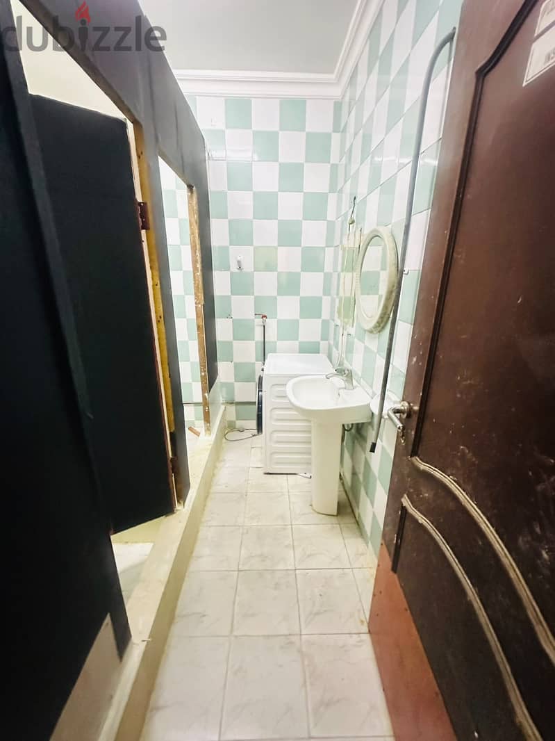 2 BHK For rent Bachelors urgent 4