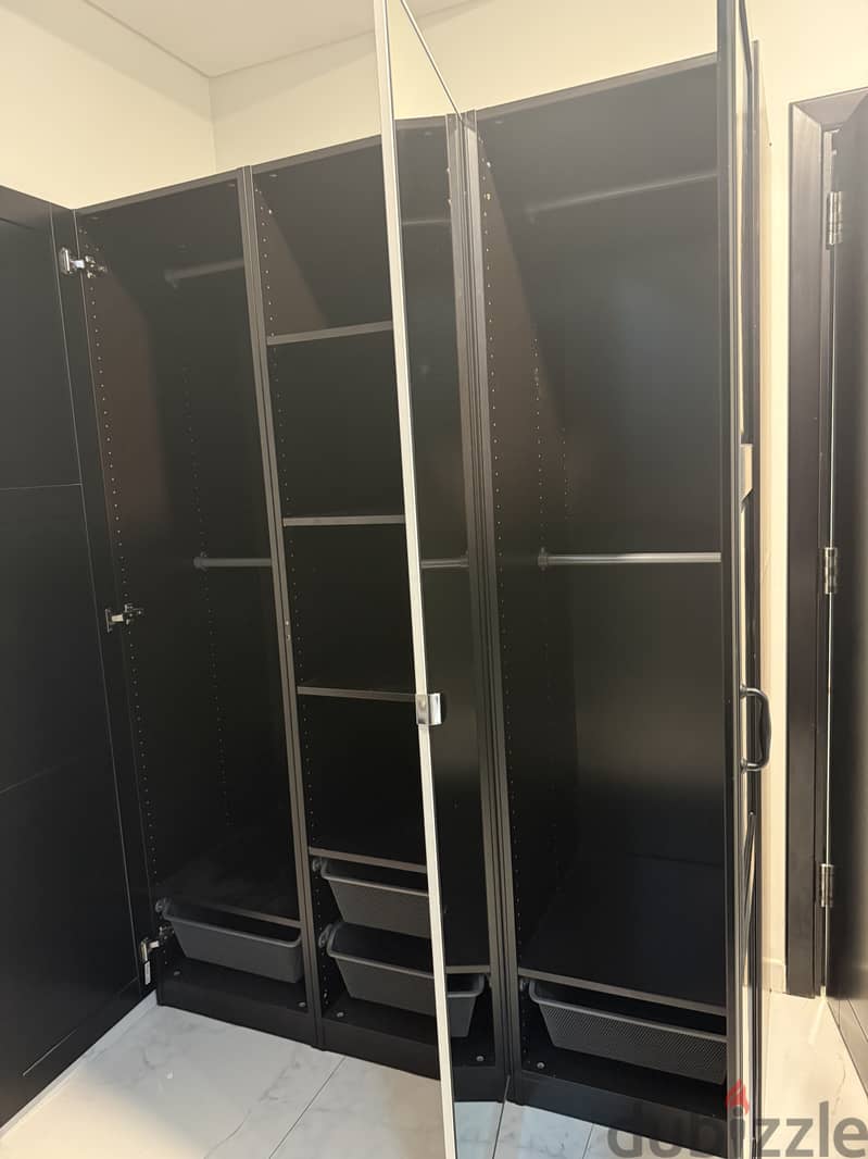 Wardrobe with mirror 1