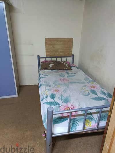 bed space available for executive bachelor