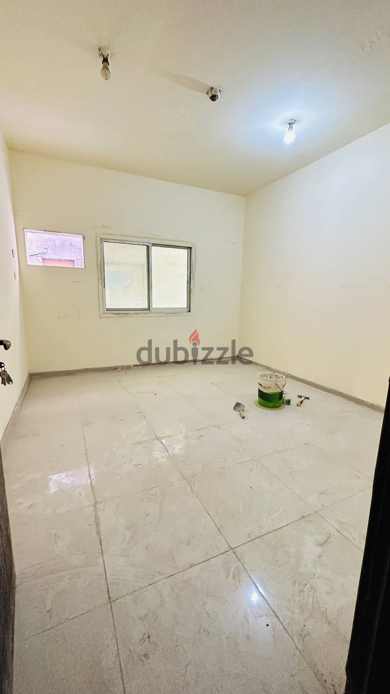 1000 Store with 6 Room For Rent 2