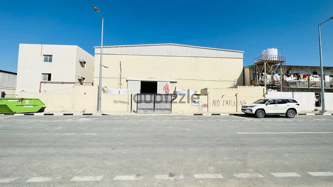 1000 Store with 6 Room For Rent 3