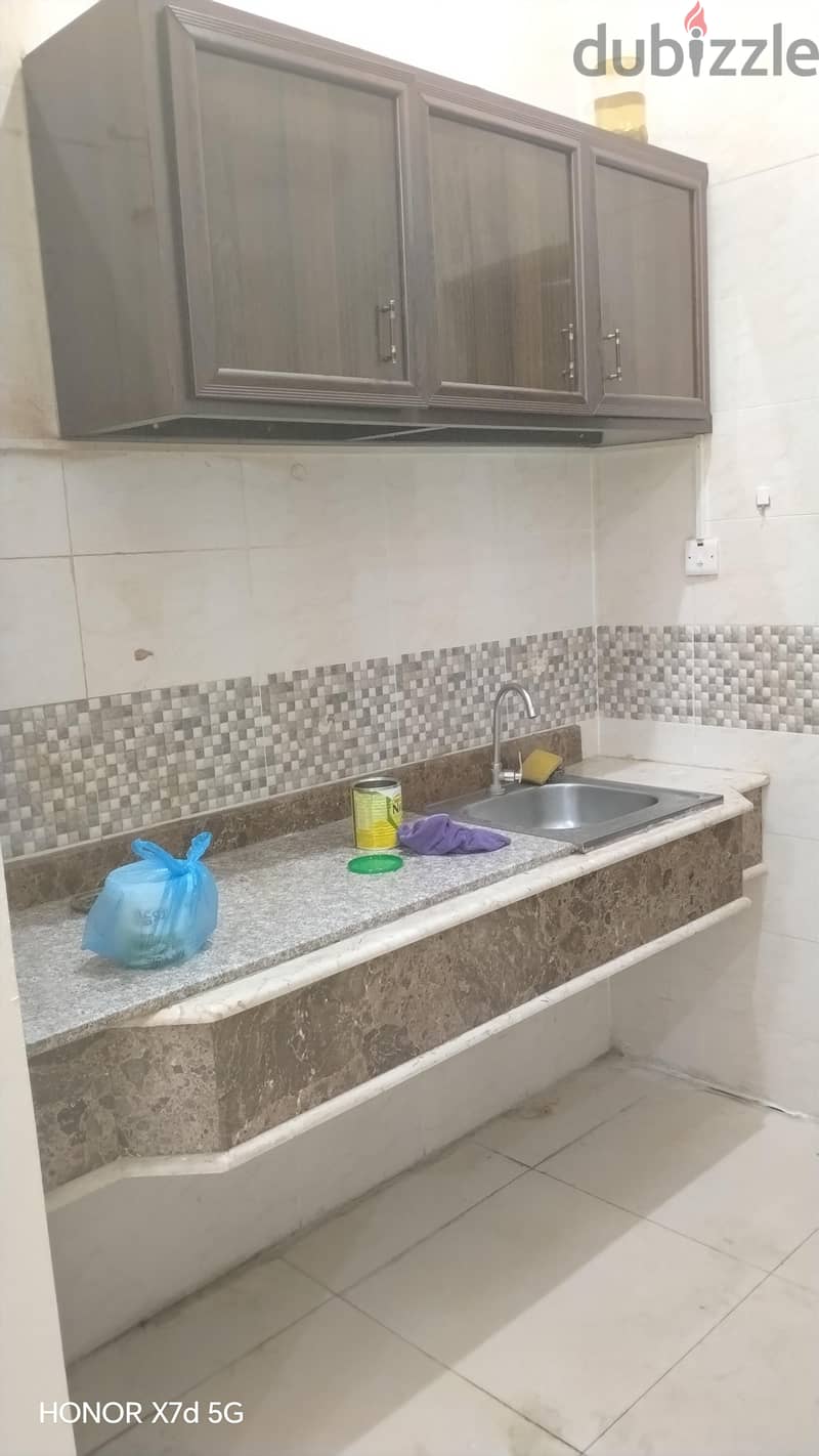 semi furnished studio avilable 5