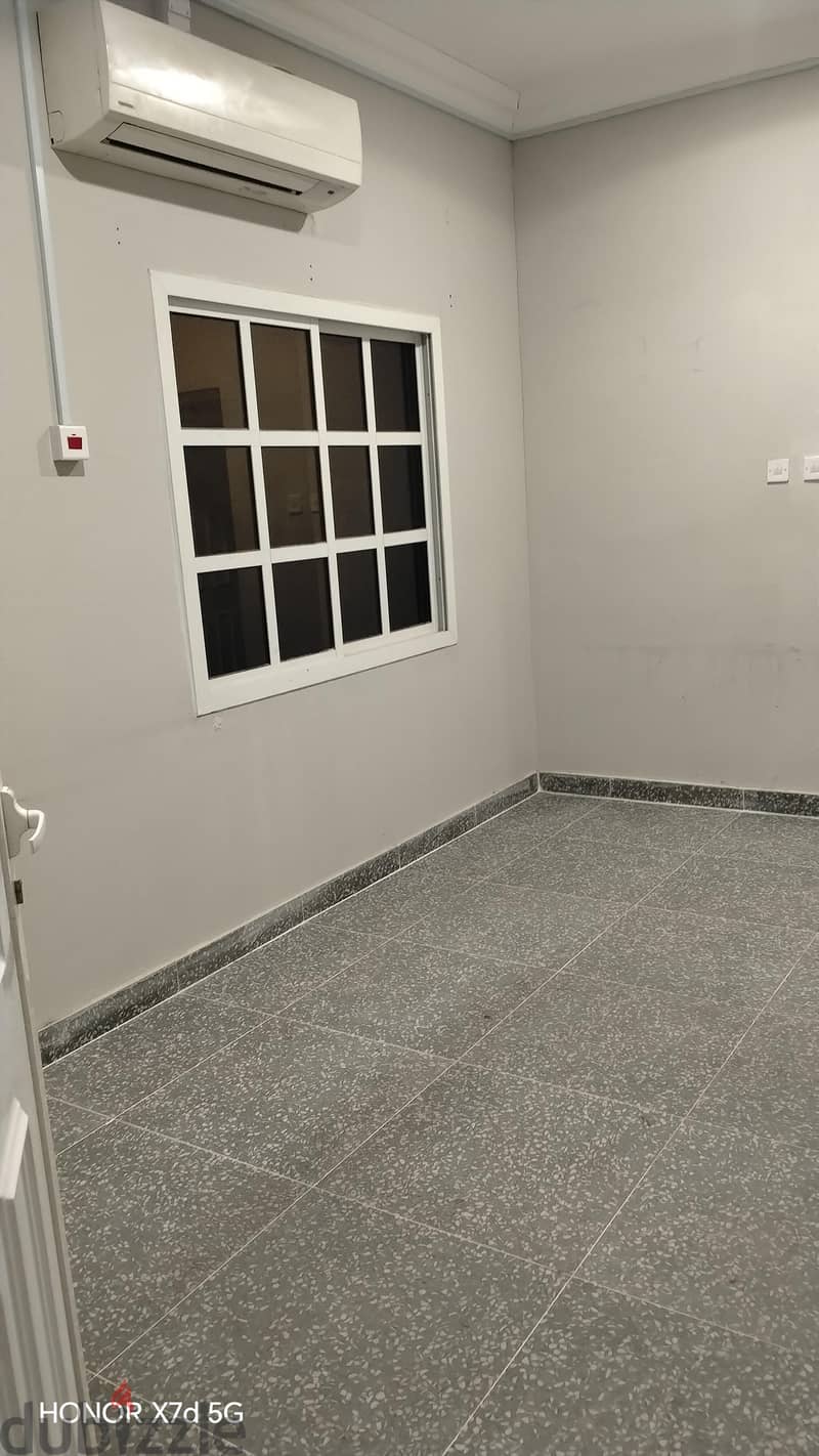 semi furnished studio avilable 8