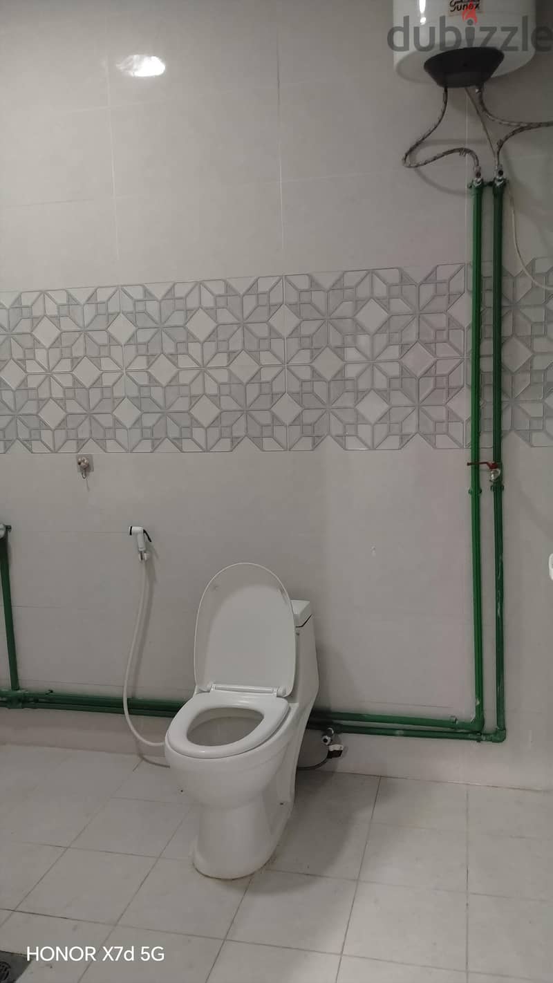 semi furnished studio avilable 10