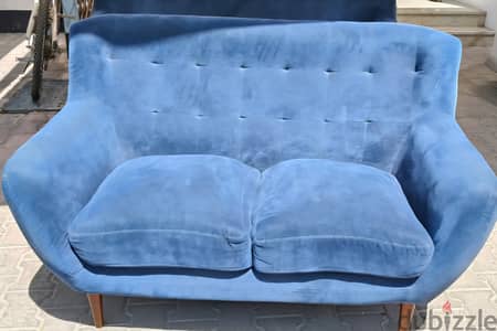Akia sofa old airport
