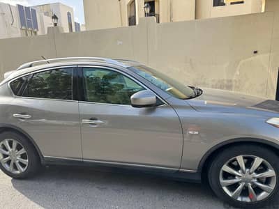 Infiniti E35 2010