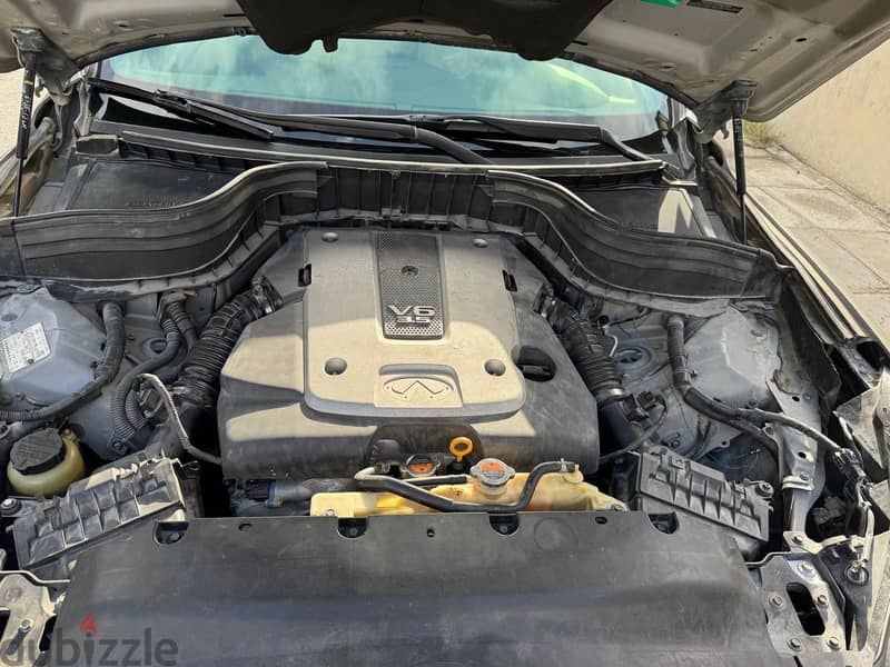Infiniti E35 2010 1