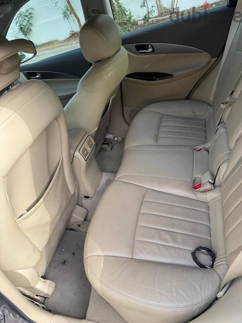Infiniti E35 2010 2