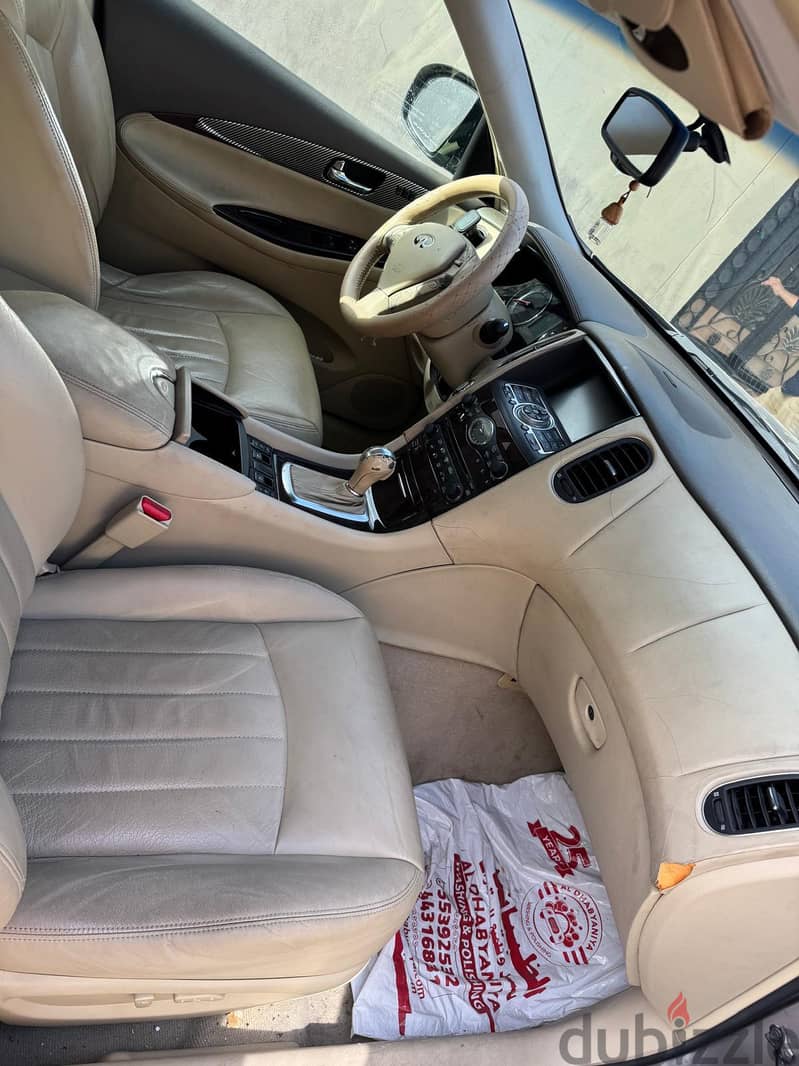 Infiniti E35 2010 3