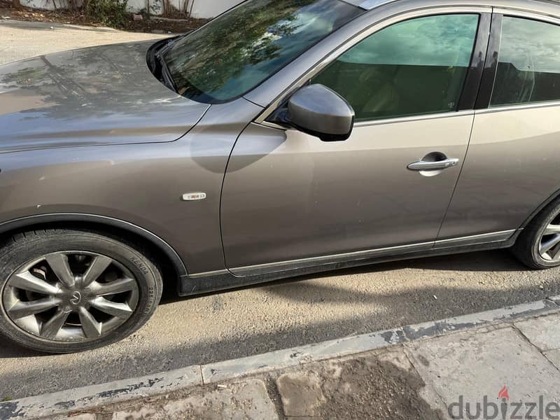 Infiniti E35 2010 6