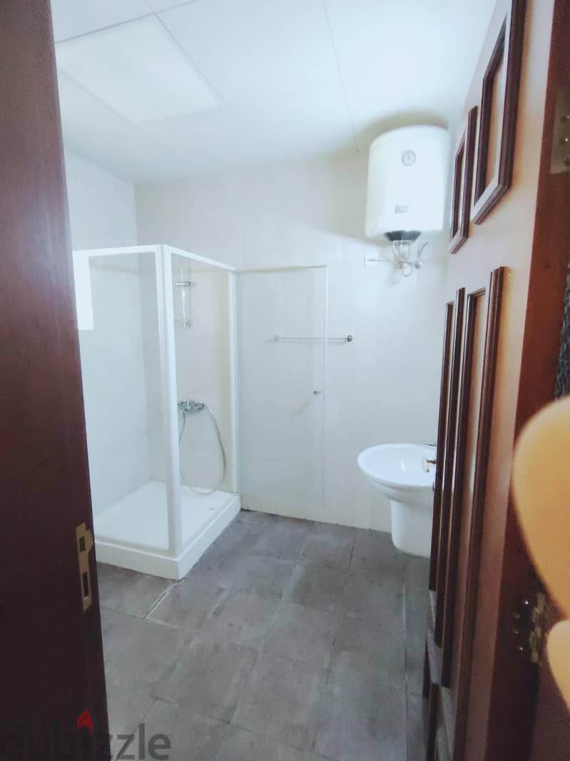 Executive bachelors rooms for rent 12