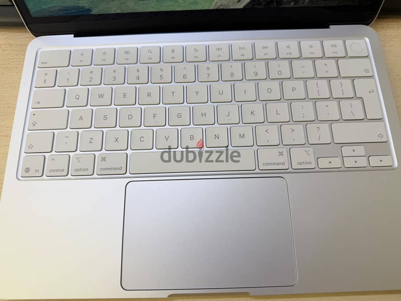 Macbook neo 18 pro just 2 weeks used 4