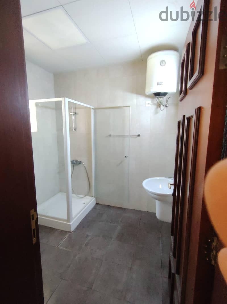 Executive bachelors rooms for rent 14