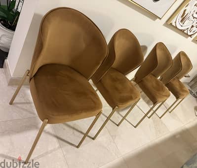 For Sale – 8 Elegant Dining Chairs