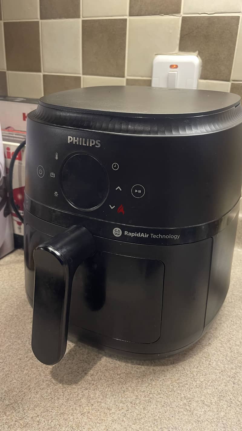 Philips airfryer 4.6L excellent condition 1