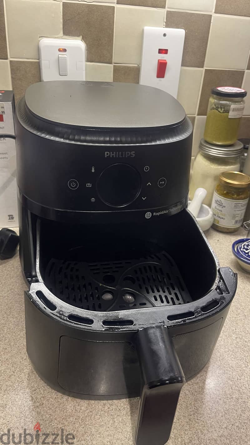 Philips airfryer 4.6L excellent condition 3