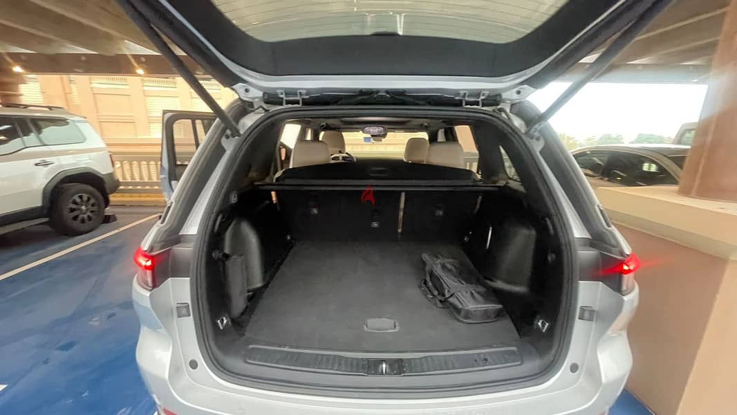 Jeep Grand Cherokee 2023 13