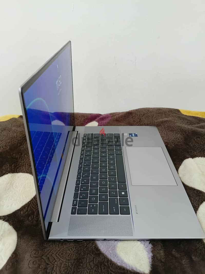 HP zbook studio G10 Core i9 13th generation 1tb nvme 3