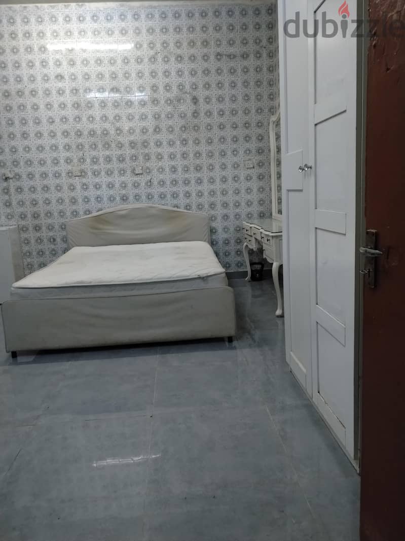 semi furnished studio avilable for rent 3