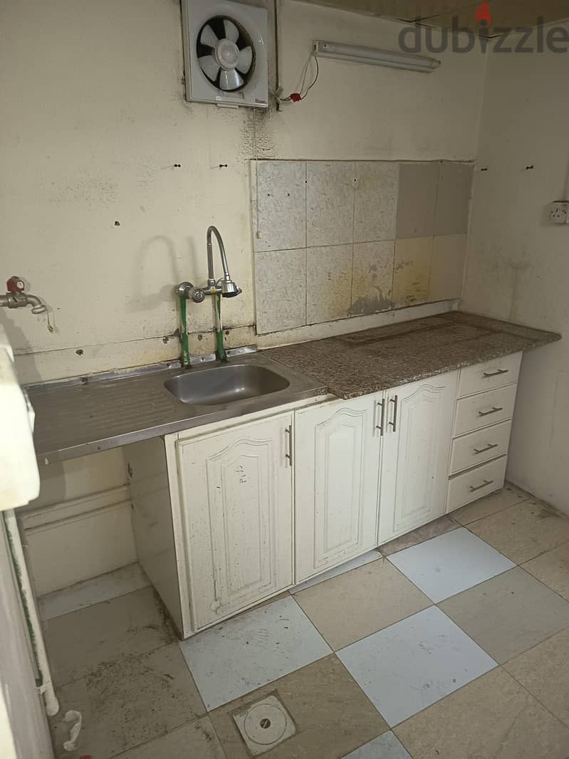 STUDIO ROOM BEHIND OLD RETAIL MART. AL WAKRAH. 4