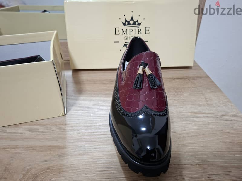 New & Classy Empire wetlook shoes. Size 42 1